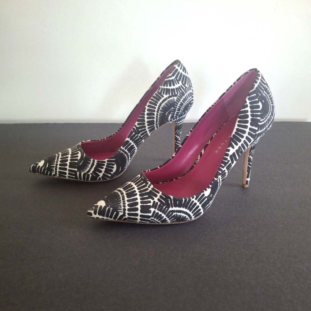 TRINA TURK "Samba De Roda" Black White Pointy Toe Pump Heels - Size 9
